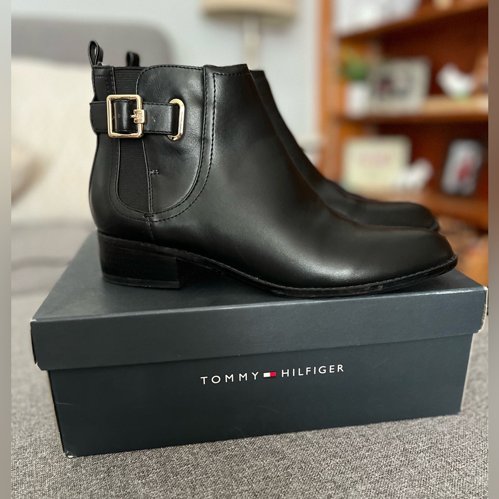 Tommy Hilfiger Ankle Buckle Faux Leather Chelsea Boots‎ Black Sz 8.5 New In Box
